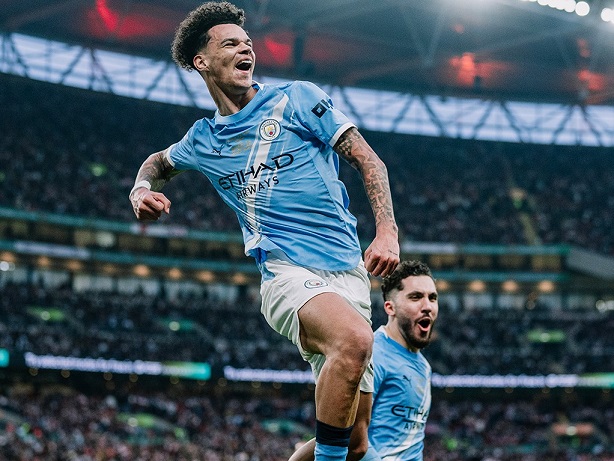 Yhtäläisyyksiä Manchester Cityn nuoren pelaajan Nico O'Reillyn ja Leroy Sanén välillä